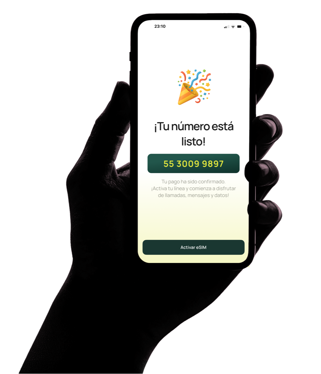 Una mano sosteniendo un teléfono con la app de supr confirmando que tu número está listo